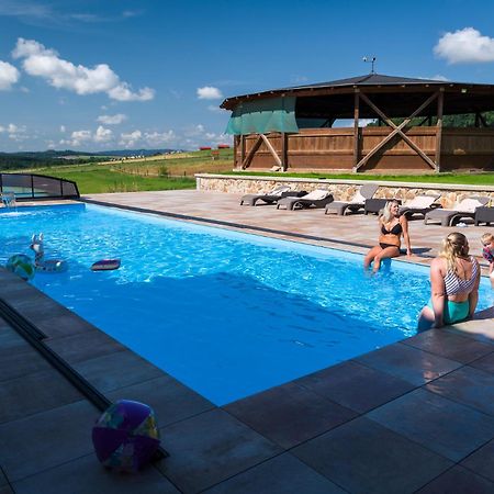 Ranch Jestrebice Hotell Hermanicky Exteriör bild