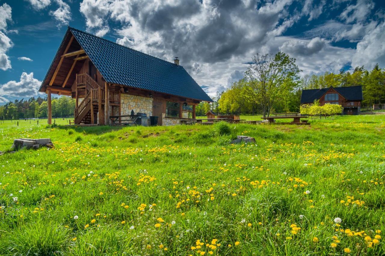 Ranch Jestrebice Hotell Hermanicky Exteriör bild
