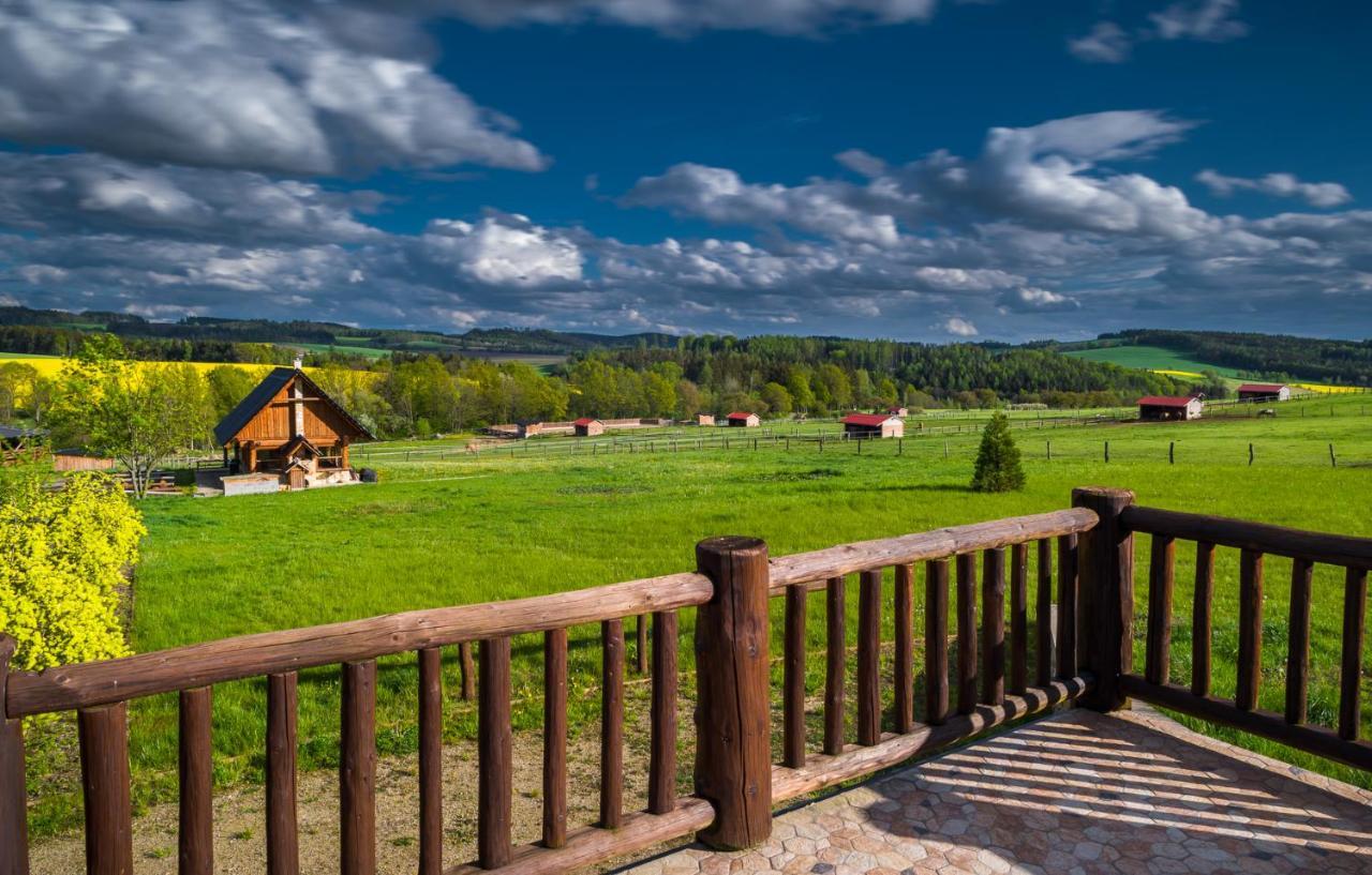 Ranch Jestrebice Hotell Hermanicky Exteriör bild