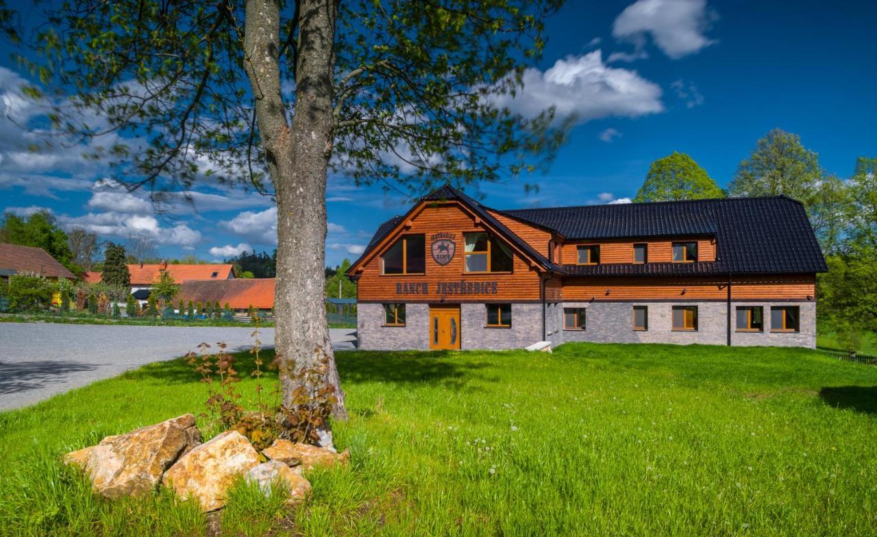 Ranch Jestrebice Hotell Hermanicky Exteriör bild