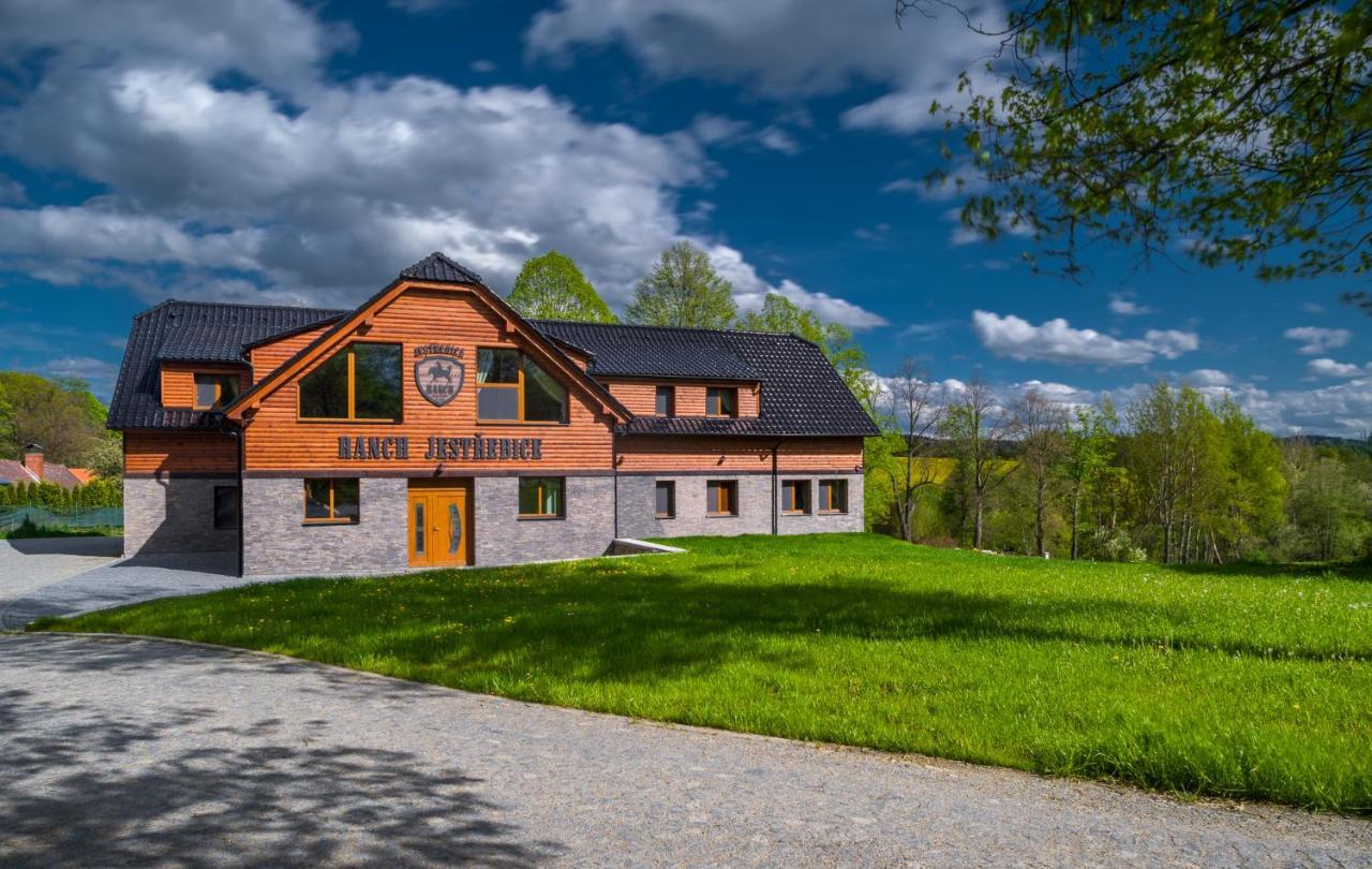 Ranch Jestrebice Hotell Hermanicky Exteriör bild