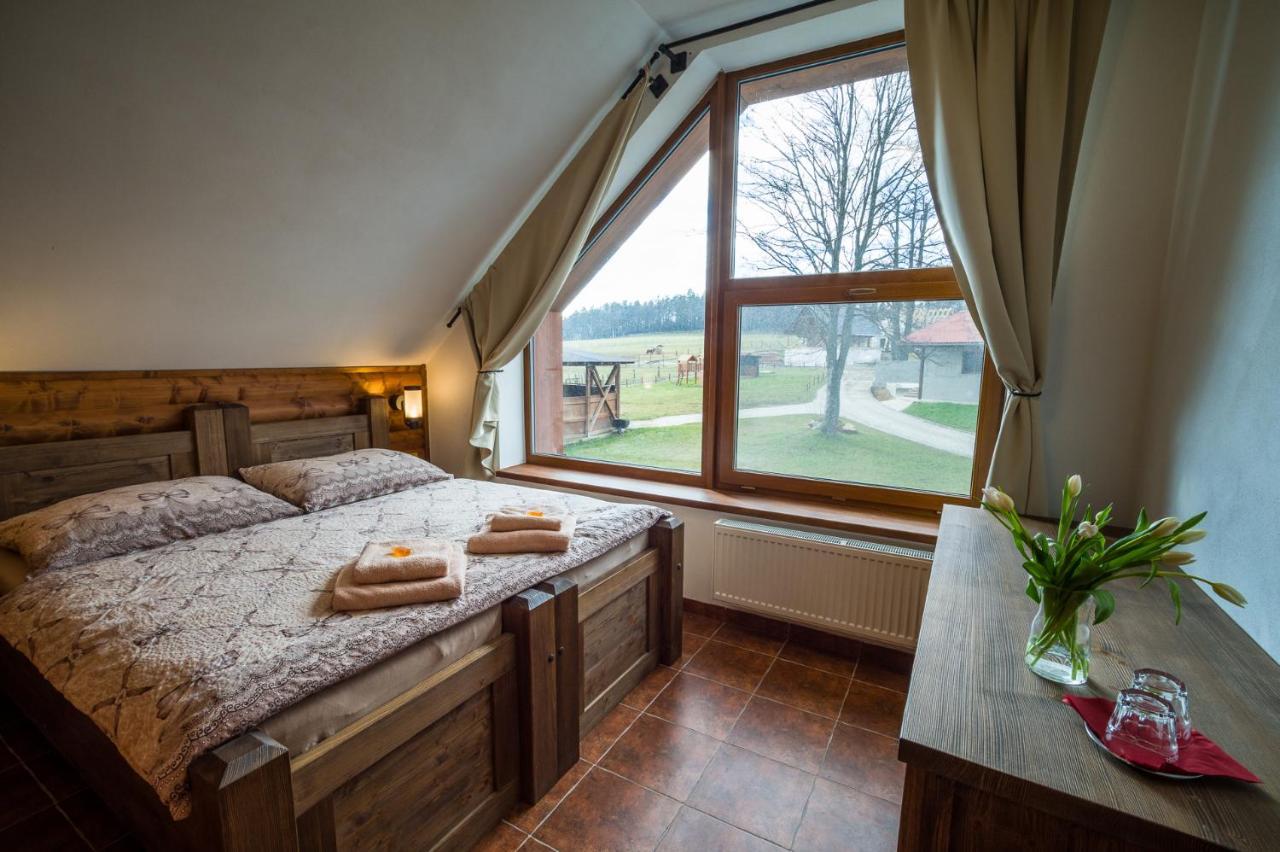 Ranch Jestrebice Hotell Hermanicky Exteriör bild