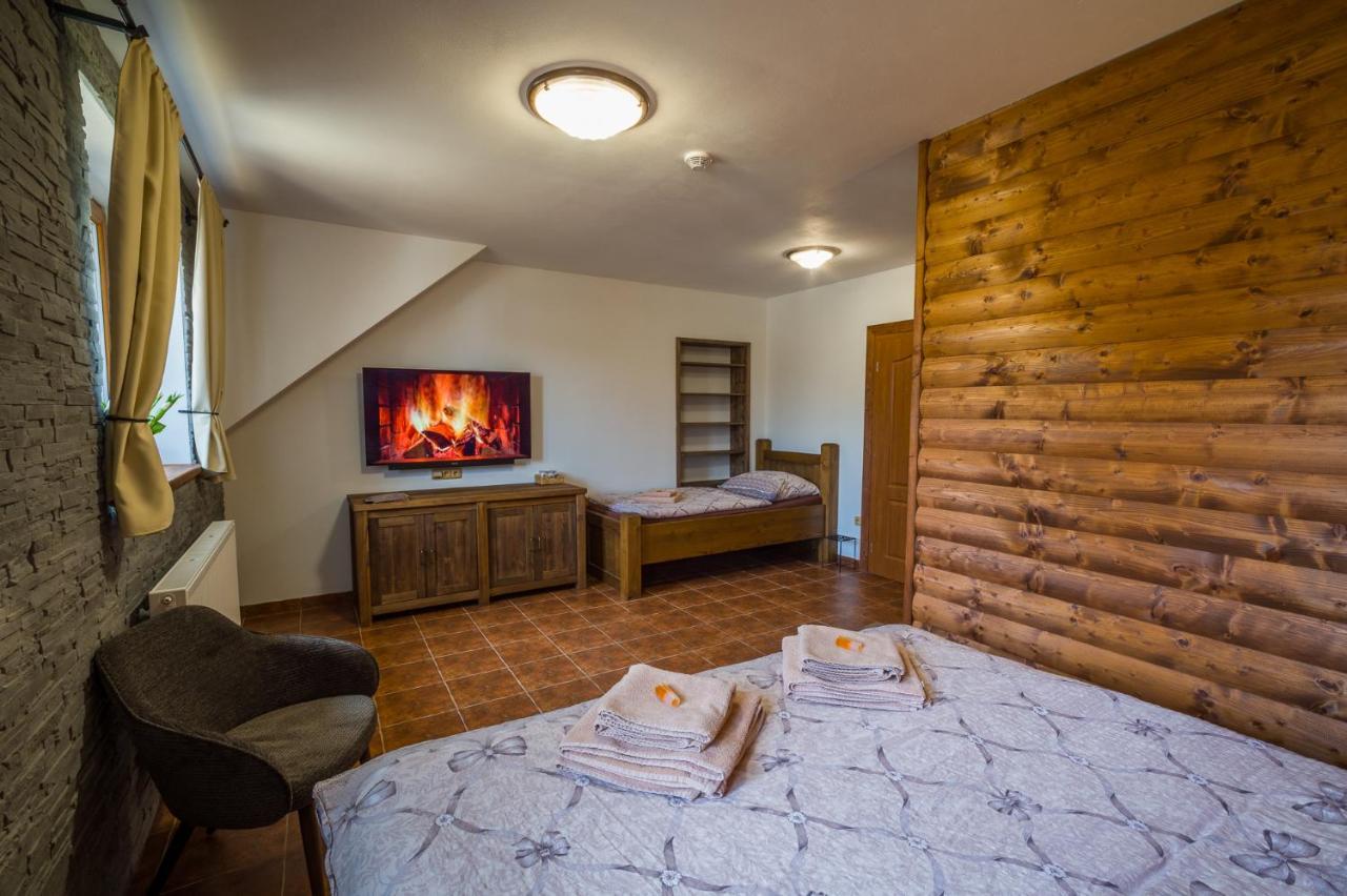 Ranch Jestrebice Hotell Hermanicky Exteriör bild