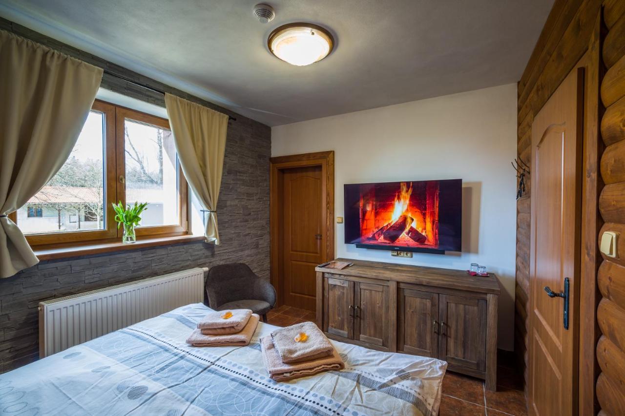 Ranch Jestrebice Hotell Hermanicky Exteriör bild