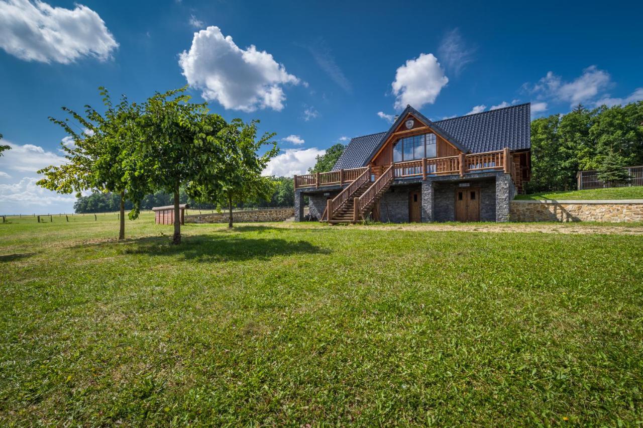Ranch Jestrebice Hotell Hermanicky Exteriör bild