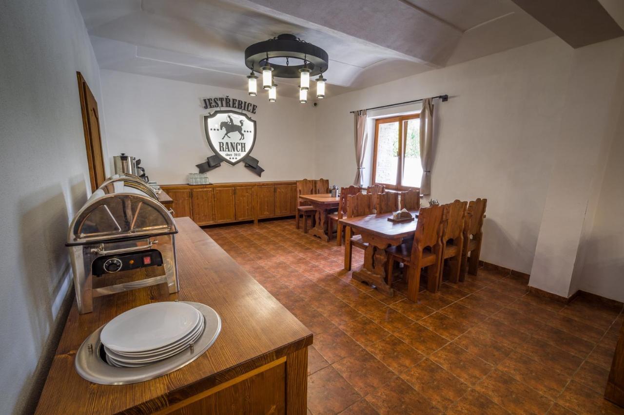 Ranch Jestrebice Hotell Hermanicky Exteriör bild