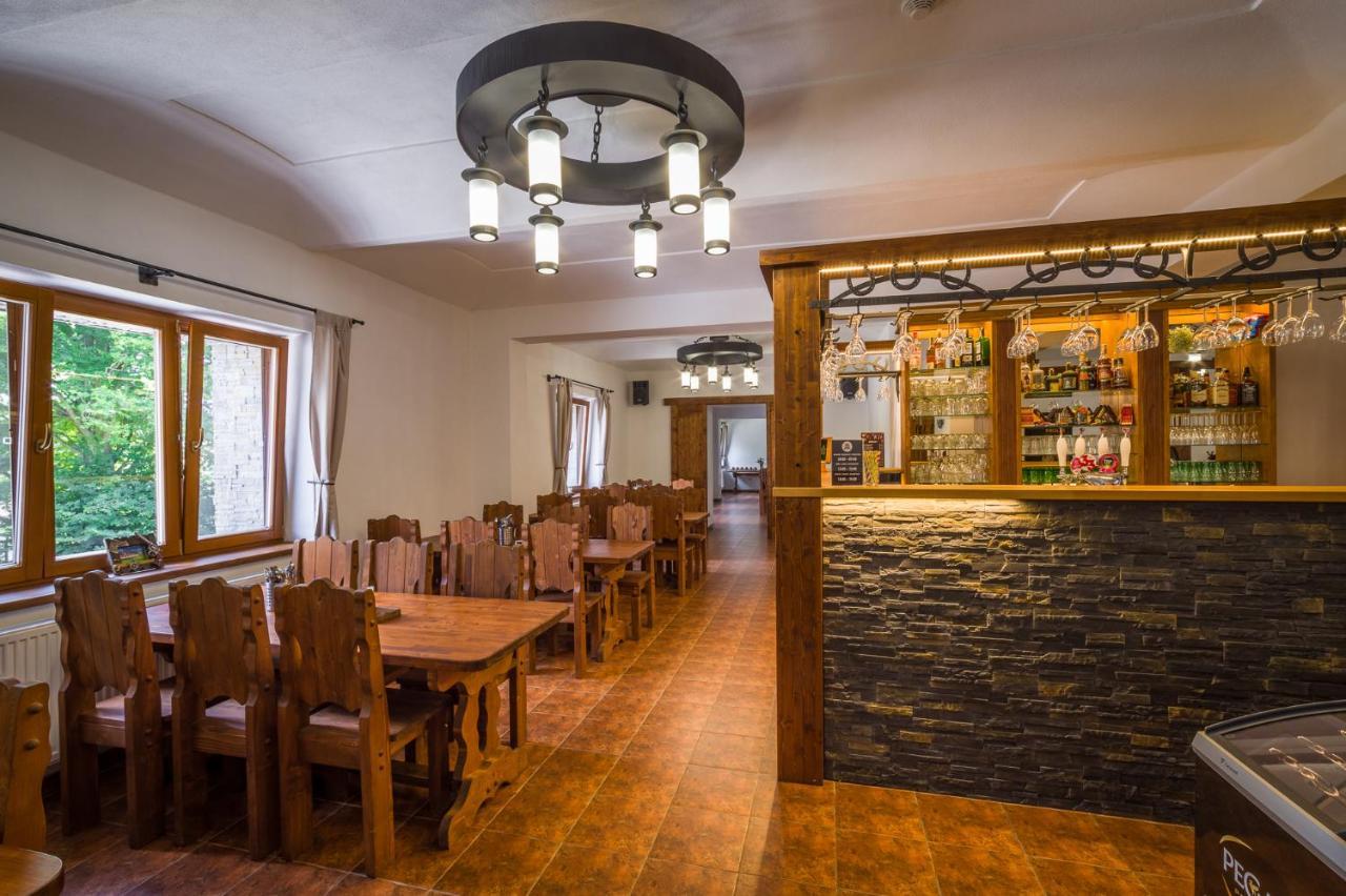 Ranch Jestrebice Hotell Hermanicky Exteriör bild