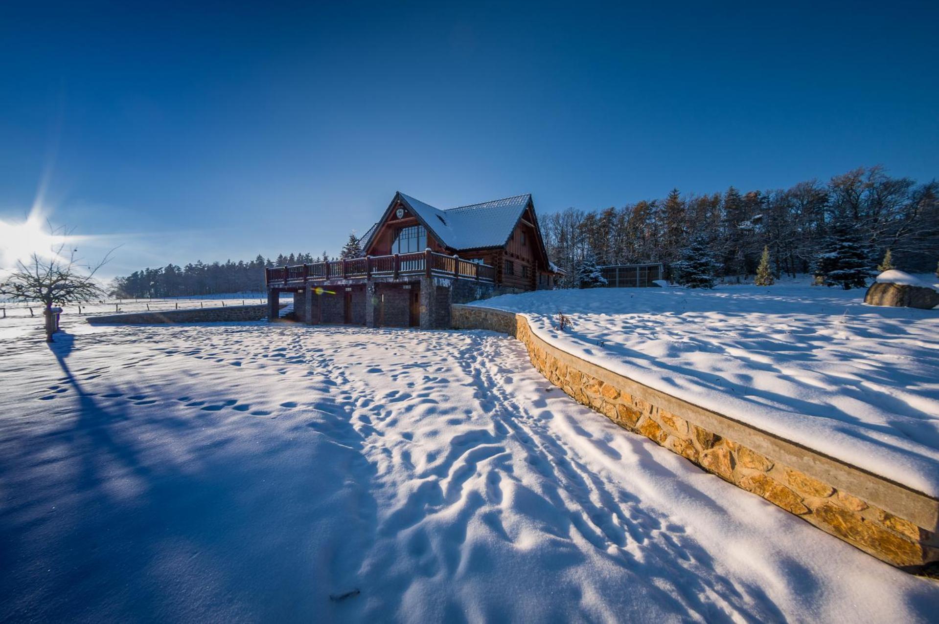 Ranch Jestrebice Hotell Hermanicky Exteriör bild