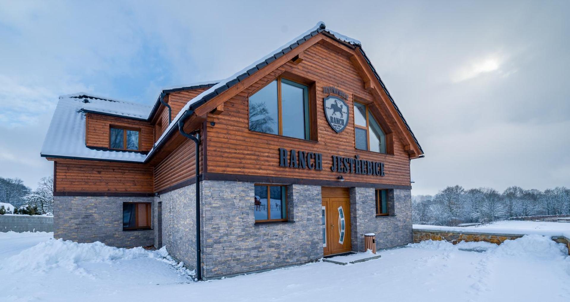 Ranch Jestrebice Hotell Hermanicky Exteriör bild