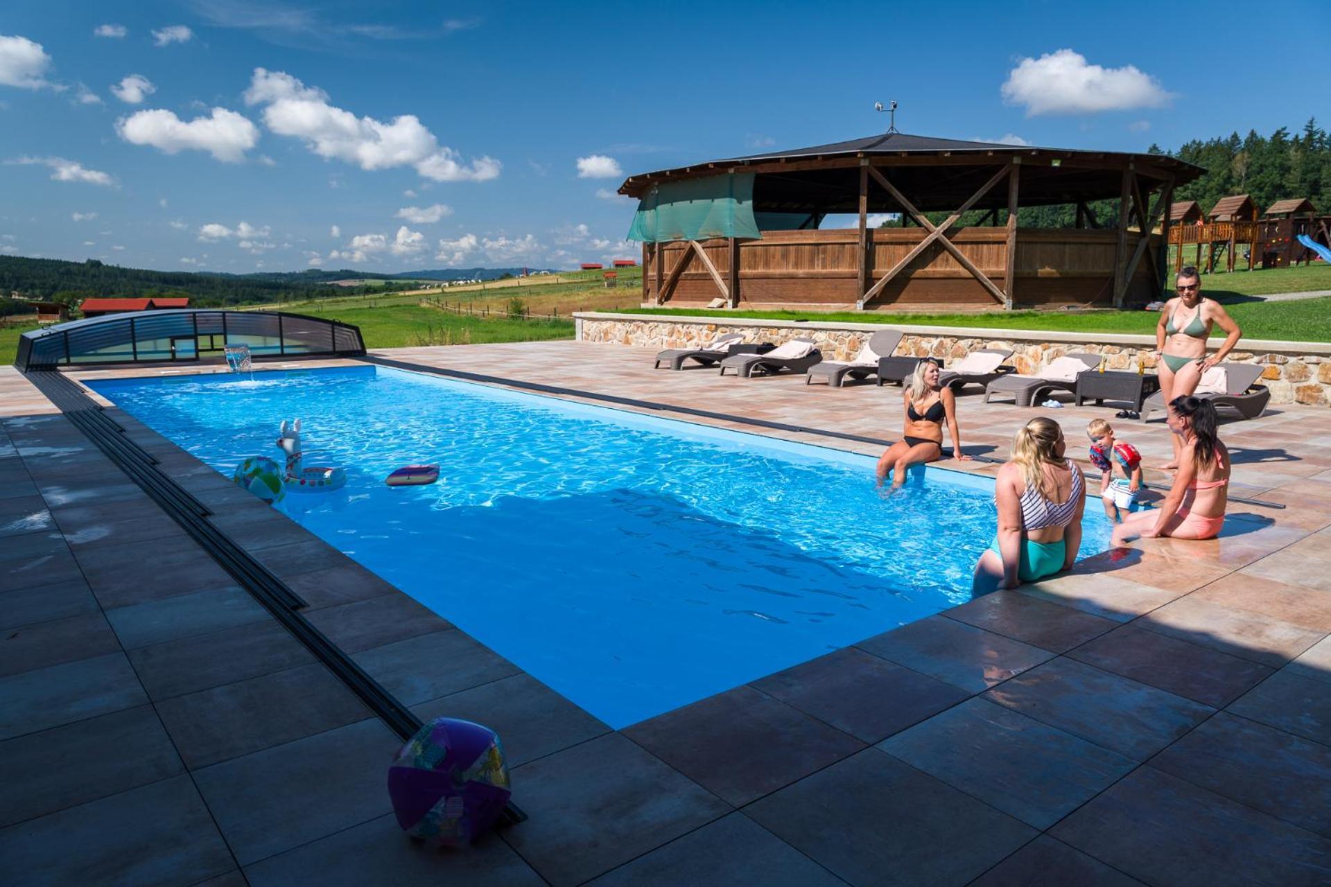 Ranch Jestrebice Hotell Hermanicky Exteriör bild