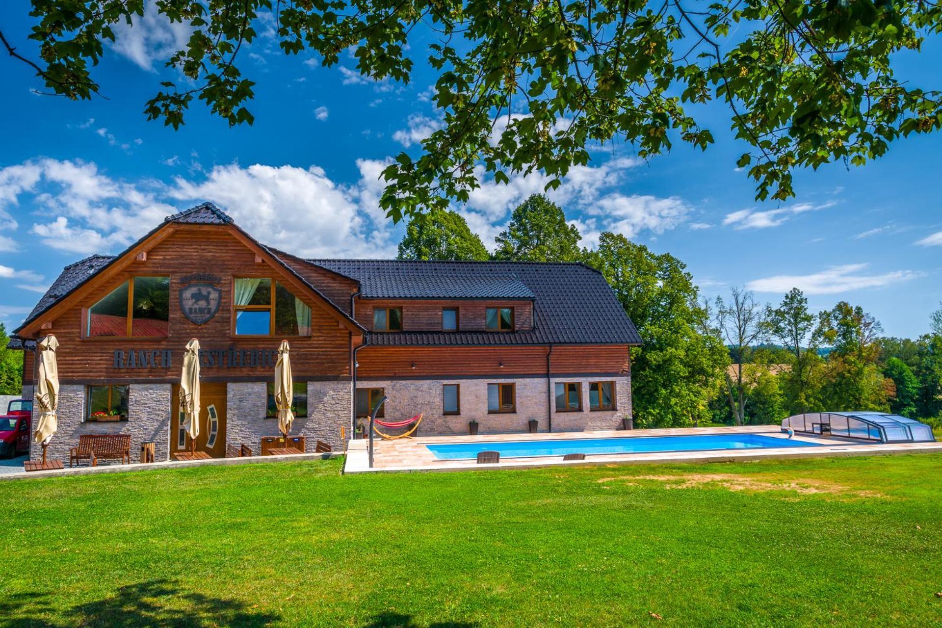 Ranch Jestrebice Hotell Hermanicky Exteriör bild